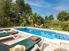 Magnífica villa con piscina en zona bosque Sant Jordi de Alfama, hotel em Les tres Cales
