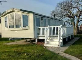 3-Bed homely modern caravan in Clacton-on-Sea