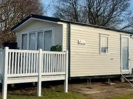 Impeccable 3-Bed Caravan in Clacton-on-Sea