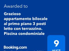 Grazioso appartamento bilocale al primo piano 3 posti letto con terrazzino. Piscina condominiale, hotell sihtkohas Viddalba