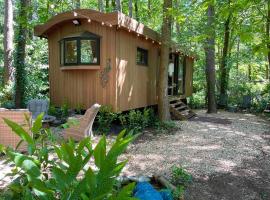 Pipowagen de Pauw in de bossen van Belgisch Limburg nabij Maastricht, camping i Lanaken