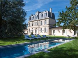 Live the castle life in Malescasse!: Lamarque şehrinde bir otoparklı otel