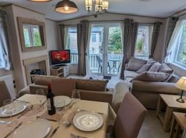 Ambleside SHOREFIELD Holiday Park in Quiet cul de sac ENTERTAINMENT AND LEISURE PASSES INCLUDED – hotel w mieście Milford on Sea