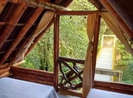 Cabaña Eco-Río Cristalino/Hamacas/Fogata, hotel in San Francisco