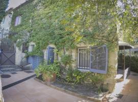 Appartement en pierre à proximité Lourmarin, ξενοδοχείο σε Lauris