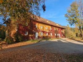 Ferienwohnung Ottmanach Schlosshof, lägenhet i Pischeldorf