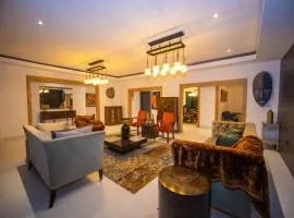 Magnificent 10 Bedroom Luxury Villa