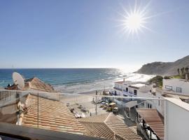 Casinha, hotel in Burgau