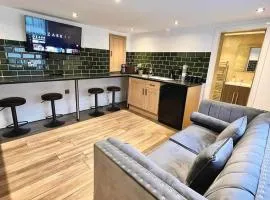 Spacious Modern Retreat Sleeps 11 Liverpool City