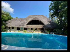 Ornella House Resort: Spacious 5-Bed Villa in Tropical Malindi, hótel í Malindi