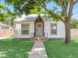 Bungalow Bliss - Large Backyard & Fire Pit, hotel v destinaci McGregor