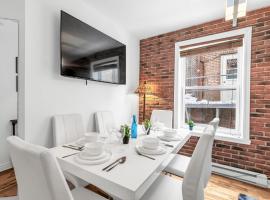 DUPLEX FOR GROUP STAY_MONT-ROYAL, hytte i Montreal