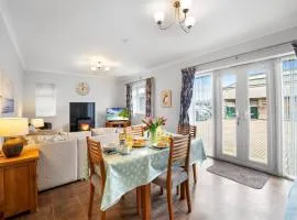 Chickens, great walks & local pubs, Games Room and Free Parking