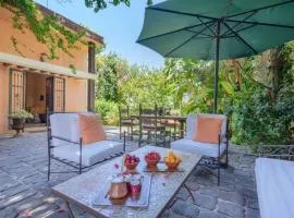 La Madrague 3 Bedroom Villa with Garden in Batroun
