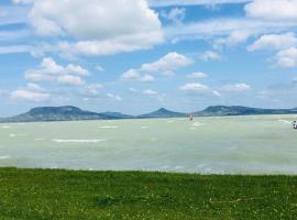 Balaton lake view 30 m from Beach, hotel en Fonyód