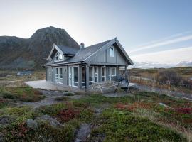 Lofoten Midnightsun Northern lights Golf Beach Horses, golf hotel in Gimsøy