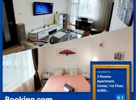 3 Rooms Apartment, Center, 1st Floor, AUBG, Free Parking, PC i5 SSD, 3 LED TVs 200 Channels, WiFi, Terrace, Easy-Late Check-in, Stay Before Greece, hotel en Blagoevgrad