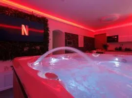 CASA AMOR & SPA, appartement suite jacuzzi & piscine chauffée