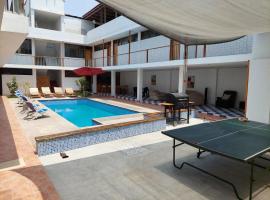 Casa de Playa con Piscina โรงแรมในลูรีน