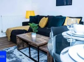 3 Bed House Sleeps 7 with Garden and Parking