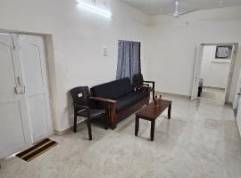 SAIBALA HOMESTAY - AC 3 BHK NEAR AlRPORT, kæledyrsvenligt hotel i Chennai