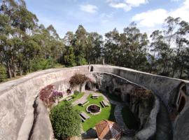 Hacienda Las Cuevas Terra Lodge, хотел в Pifo