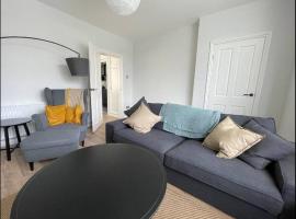 Modern 3 bedroom home, close to City Centre and Peak District, готель у місті Heeley