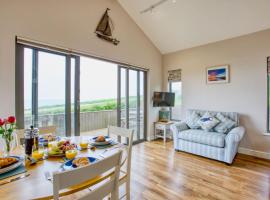 Beautiful Seaside Holiday Home, hotell sihtkohas West Bay