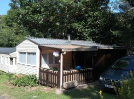 Charmant Mobil home style chalet, hôtel à Besse-et-Saint-Anastaise
