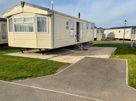 Lovely caravan at Martello Beach Holiday Park Sv14, campsite in Jaywick Sands