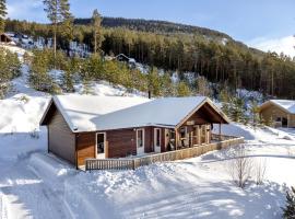 Accessible Nature Cabin with Lake & Mountain Views - Solstråle Hytte