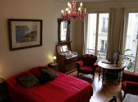 A Room In Paris, hotel near Gare de l'Est Metro Station, Paris