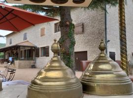 Domaine Bassy, guest house in Saint-Gengoux-de-Scissé