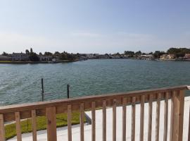 Beautiful St Pete Beach, FL 2nd Floor 2BR Unit, pensionat i St Pete Beach