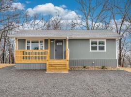 Nordins Hillside Meadow View Cabin, vacation home in Coffeyville