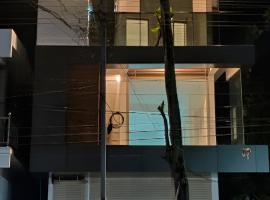 Spacious 2BHK Near Airport, acomoda&ccedil;&atilde;o com cozinha em Cochin