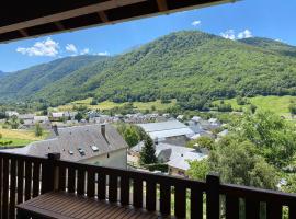 Les Balcons de La Neste - Appt 1 à 6 personnes (Balcon et vue montagne), hotel para famílias em Arreau