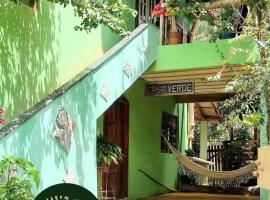 Hospedagem Casa Verde, недорогой отель в городе PatrimÃ´nio da Penha