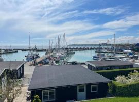 Charming holiday home on the harbour (5 persons), hotel i Rødvig