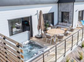 La Villa de Pen ar Menez terre & mer avec spa, дом для отпуска в городе Plouider