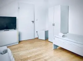 CityChalet Business Apartments - Workers welcome! - Free Parking - Fast WIFI - Smart TV - WM
