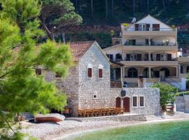 Apartments Serzane, hotel in Zastražišće