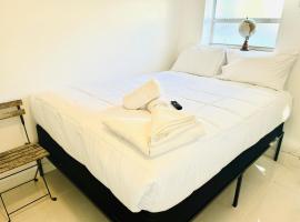 Cozy Home - Florida, Large Queen Bed, hotel v mestu Hollywood