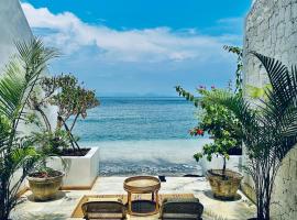 La Plage Onirique Beachfront Nusa Penida – hotel w mieście Nusa Penida