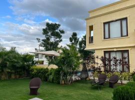 Villa Vista - with Pool & Jaccuzi, hotel with parking in Kundakal