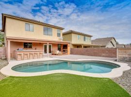 Gorgeous Green Valley Home Patio and Private Pool!, villa in Green Valley