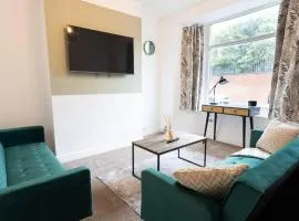 Teal Retreat - Central Location - Free Parking, FastWifi, SmartTV with Netflix by Yoko Property