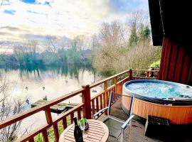 Holly Lodge 12 Hot Tub, seoska kuća u gradu Jork