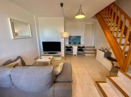Lovely house in Bellaterra (10 min to UAB), ξενοδοχείο σε Cerdanyola del Valles