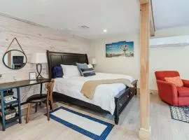 Palm Studio Apartment near Lake Hollingworth